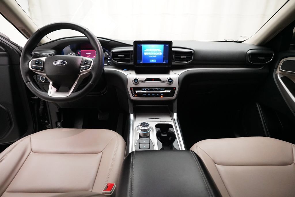 Used 2023 Ford Explorer XLT w/ Equipment Group 202A image 5