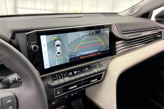 Used 2025 Toyota Camry XLE image 28