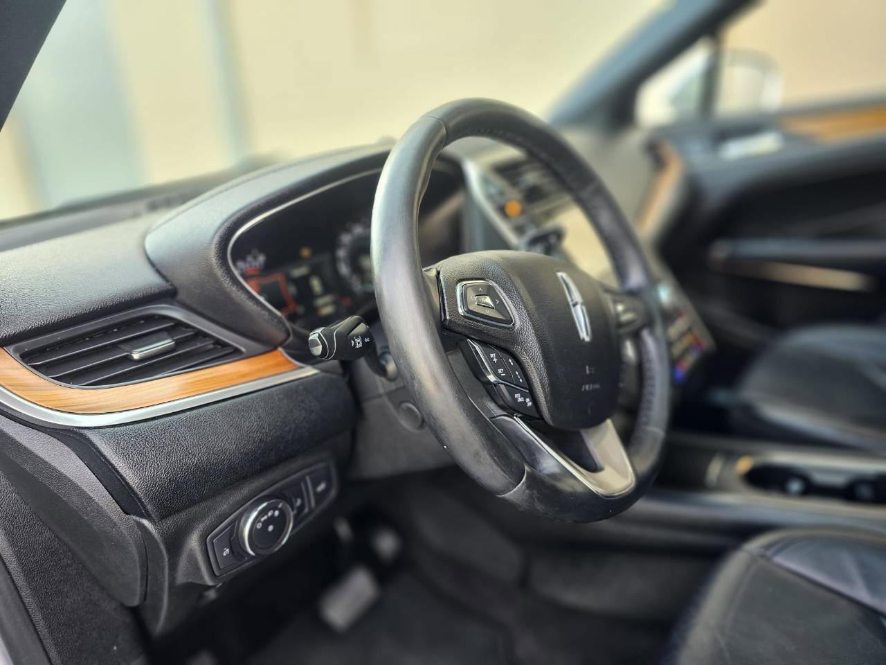 Used 2019 Lincoln MKC Reserve w/ MKC Technology Package FWD image 23