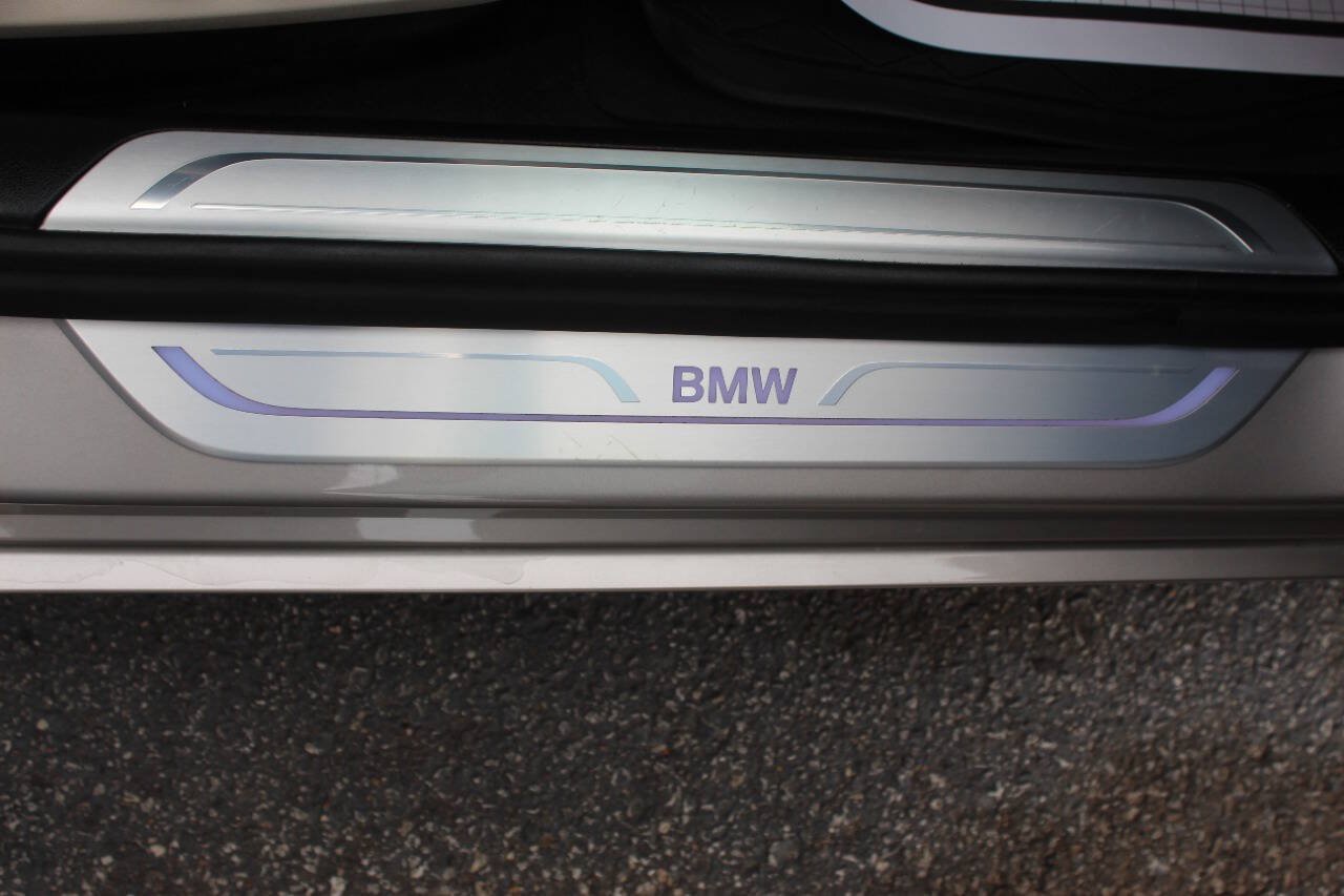 Used 2022 BMW 740i xDrive AWD/4WD image 28