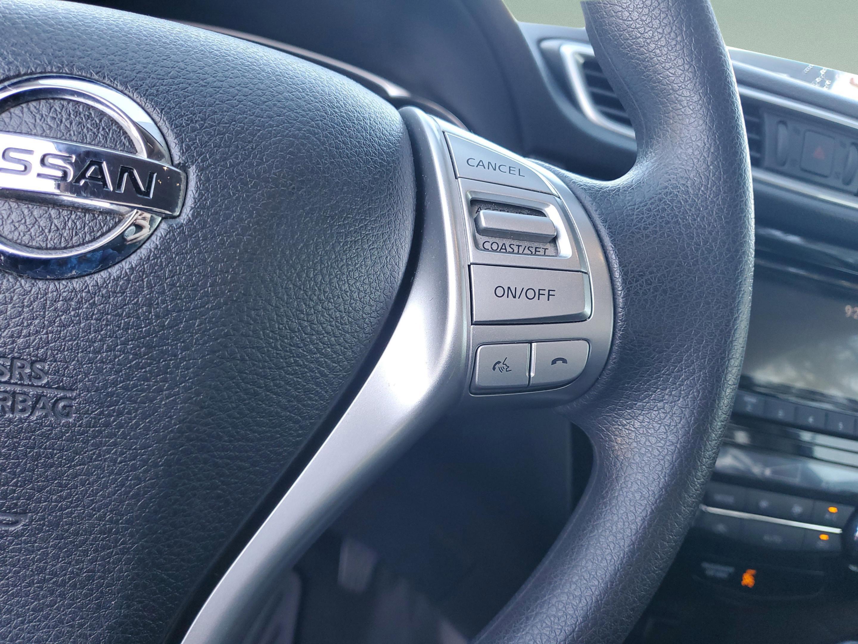 Used 2016 Nissan Rogue SV image 28