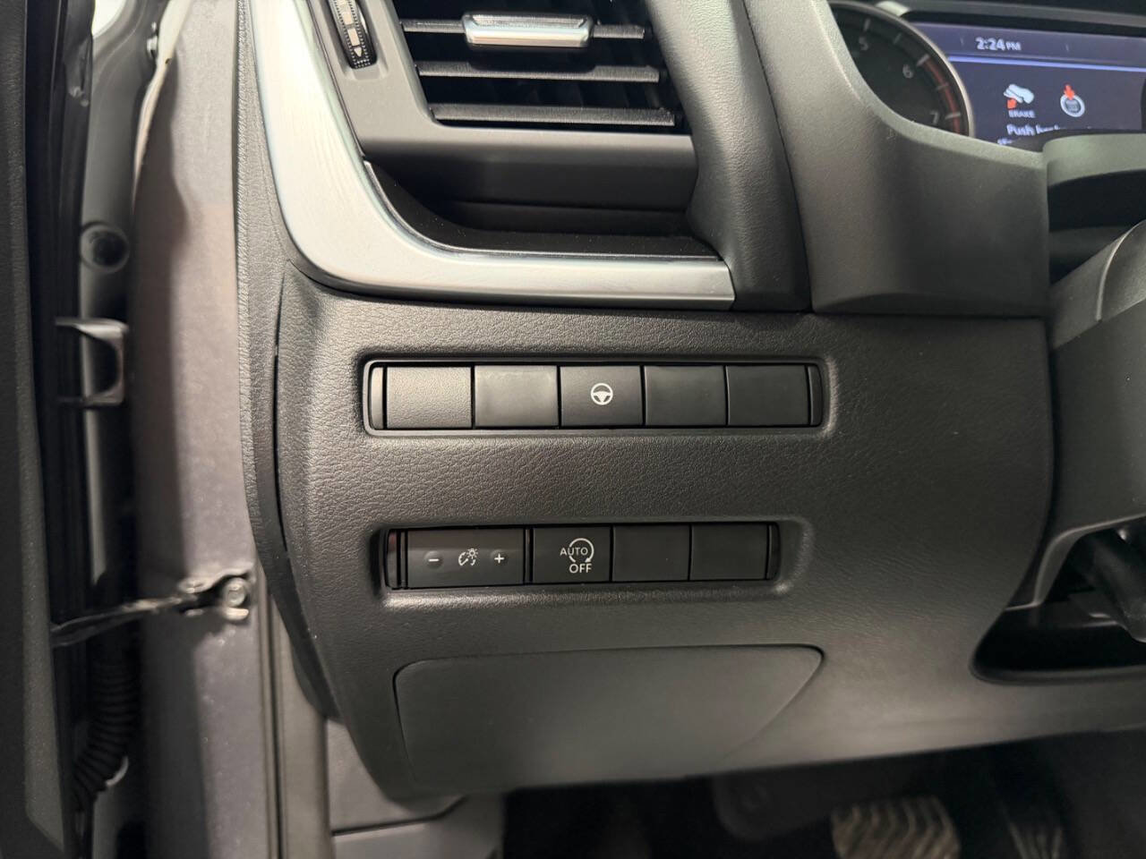 Used 2023 Nissan Rogue SV AWD/4WD image 19