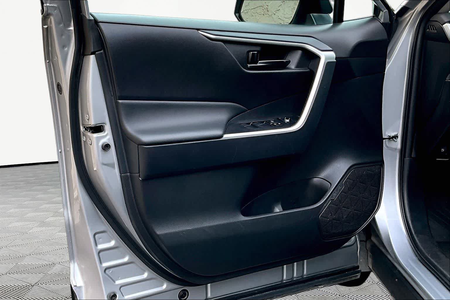 Certified 2025 Toyota RAV4 LE AWD/4WD image 22