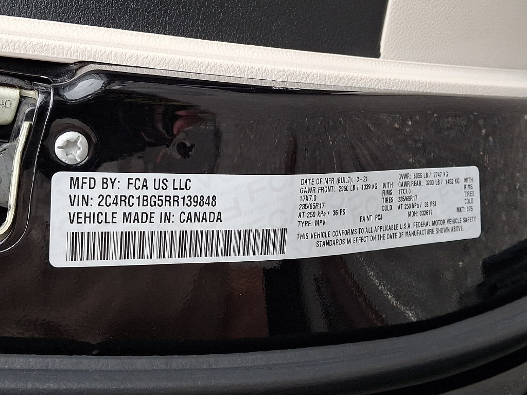 Used 2024 Chrysler Pacifica Touring-L FWD image 28