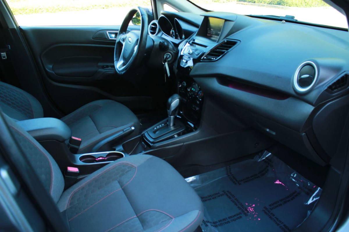 Used 2014 Ford Fiesta SE w/ Equipment Group 201A FWD image 19
