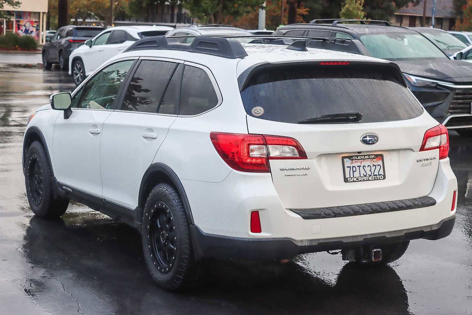 Used 2016 Subaru Outback 2.5i Limited image 2