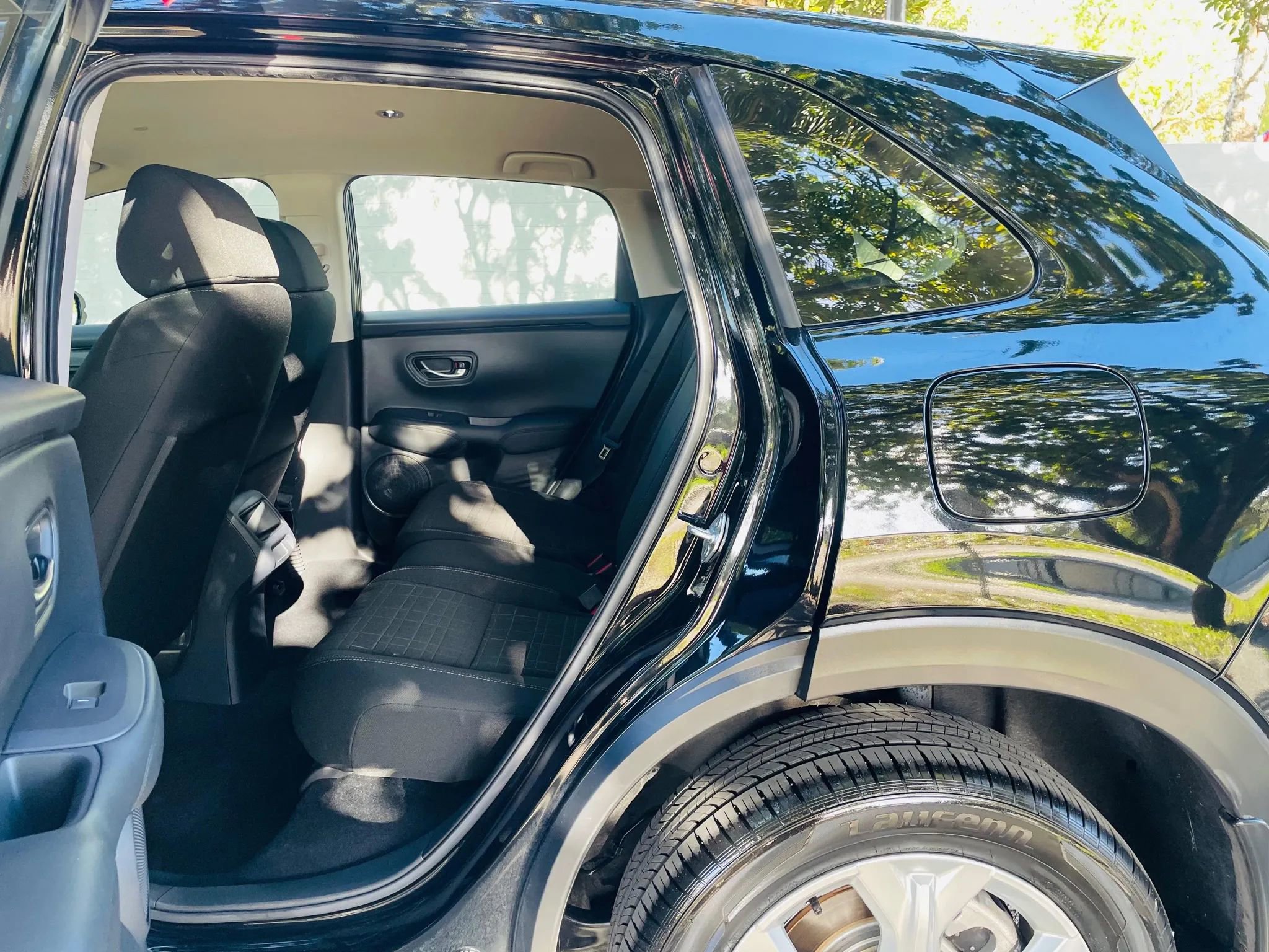 Used 2025 Honda HR-V LX image 10