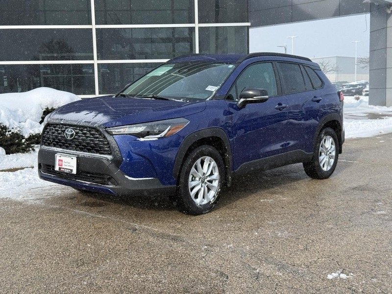 Used 2025 Toyota Corolla Cross LE image 7