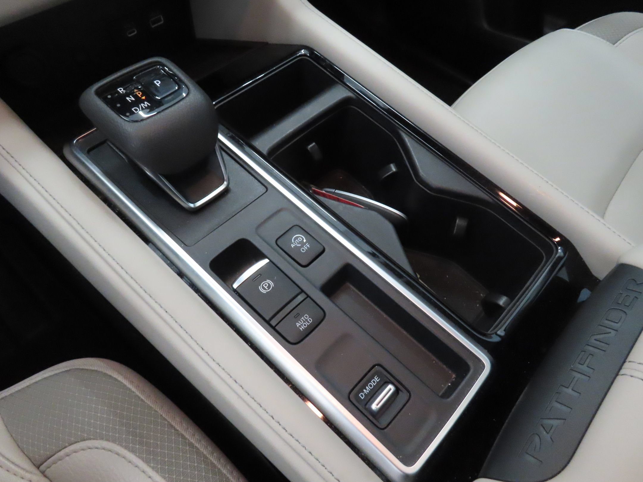 Used 2023 Nissan Pathfinder SL w/ SL Premium Package FWD image 16
