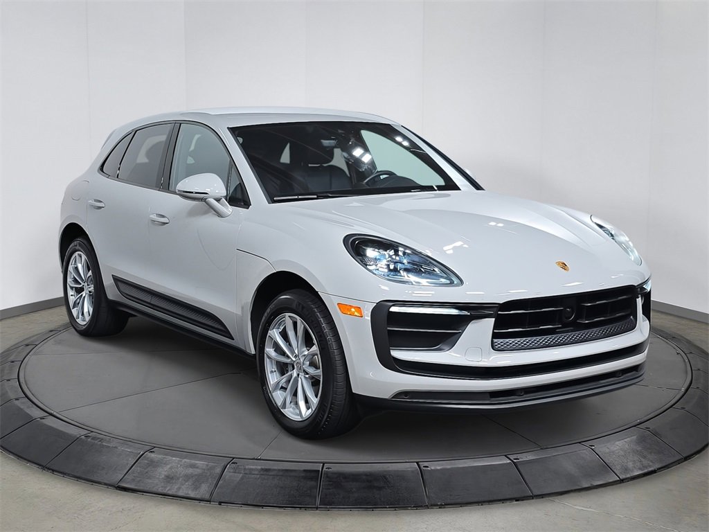 Certified 2025 Porsche Macan image 9