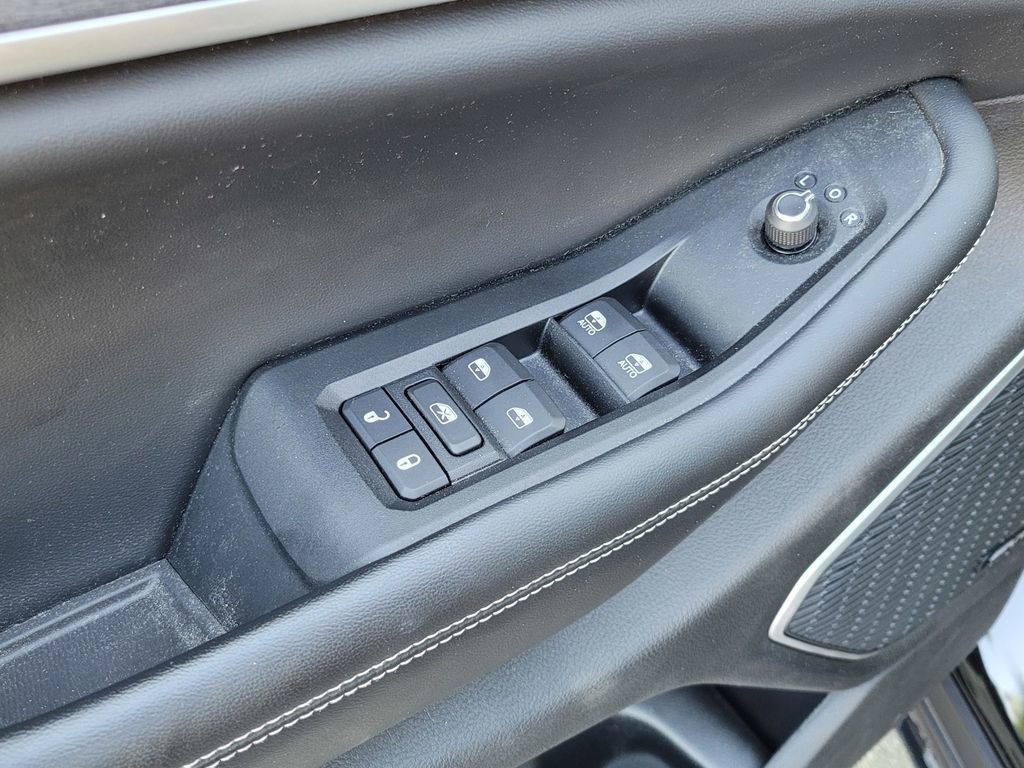 Used 2023 Jeep Grand Cherokee Limited w/ Black Appearance Package image 16