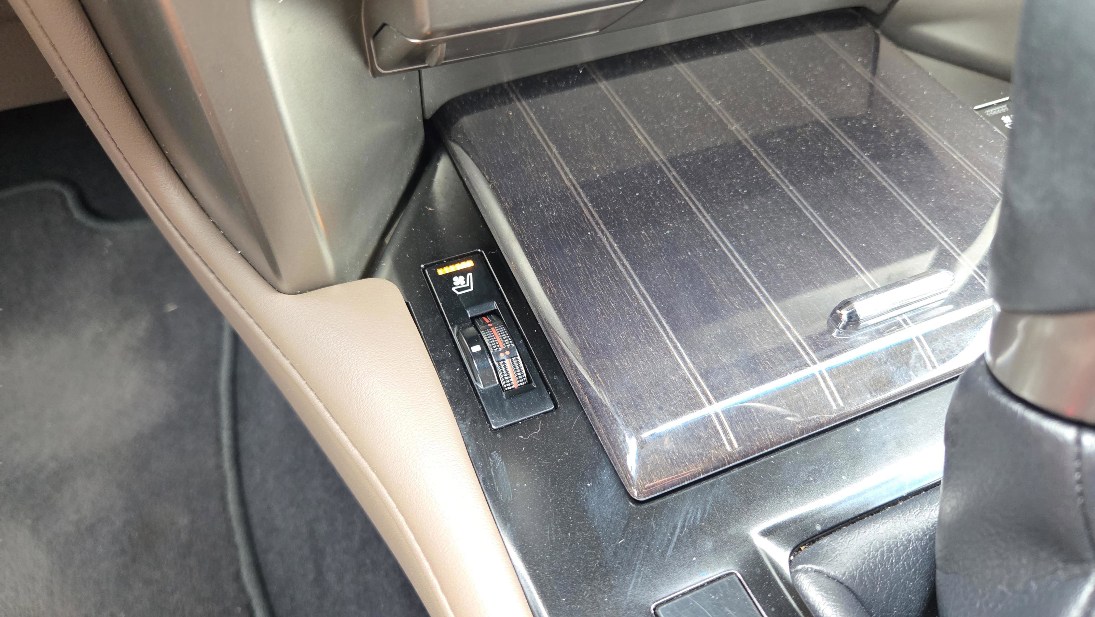 Used 2020 Lexus GX 460 Luxury w/ Off Road Package image 30