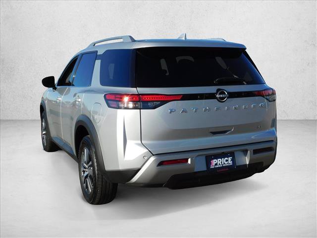 Used 2025 Nissan Pathfinder SL FWD image 13