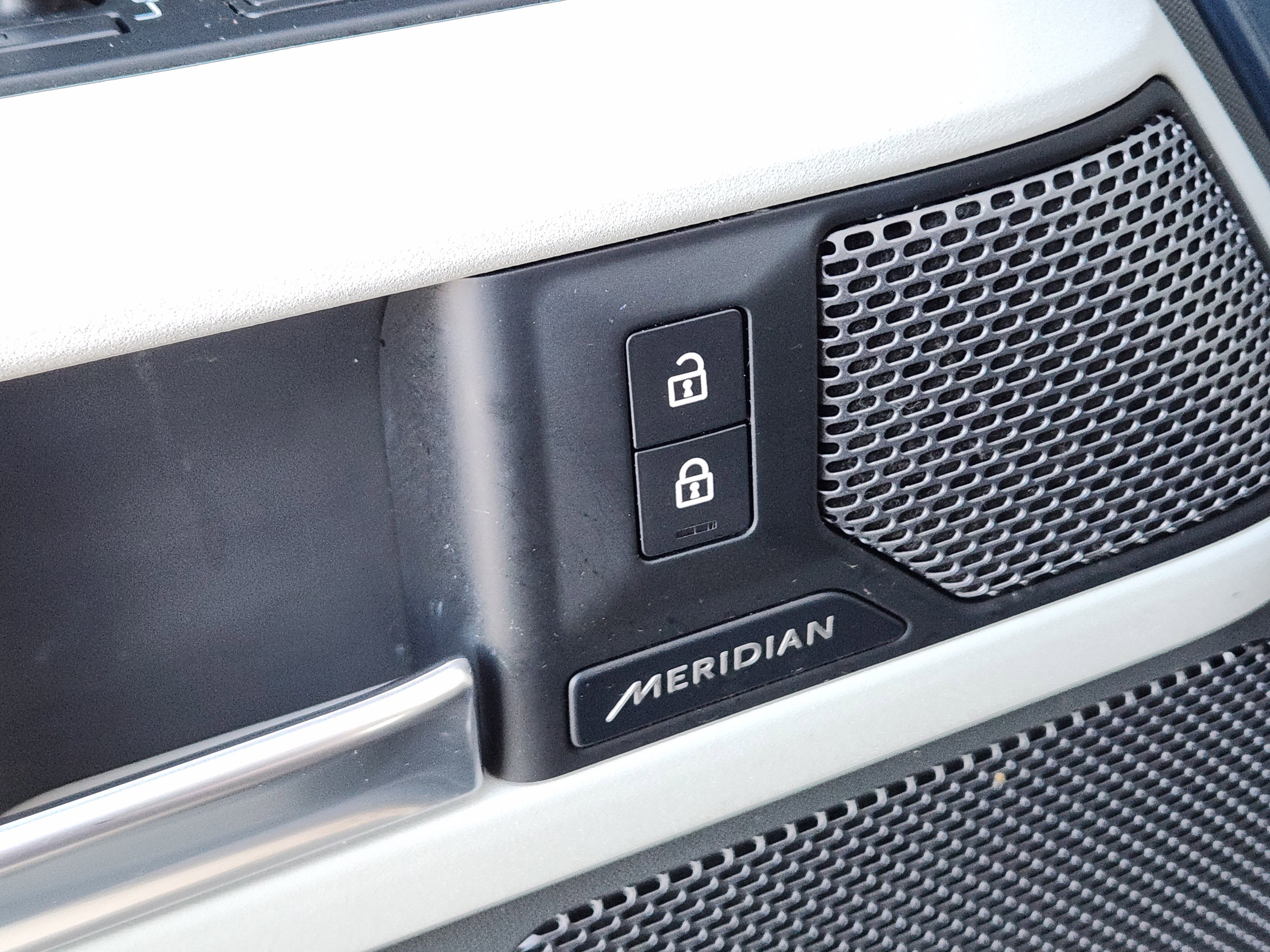 Used 2021 Land Rover Defender 110 SE image 24