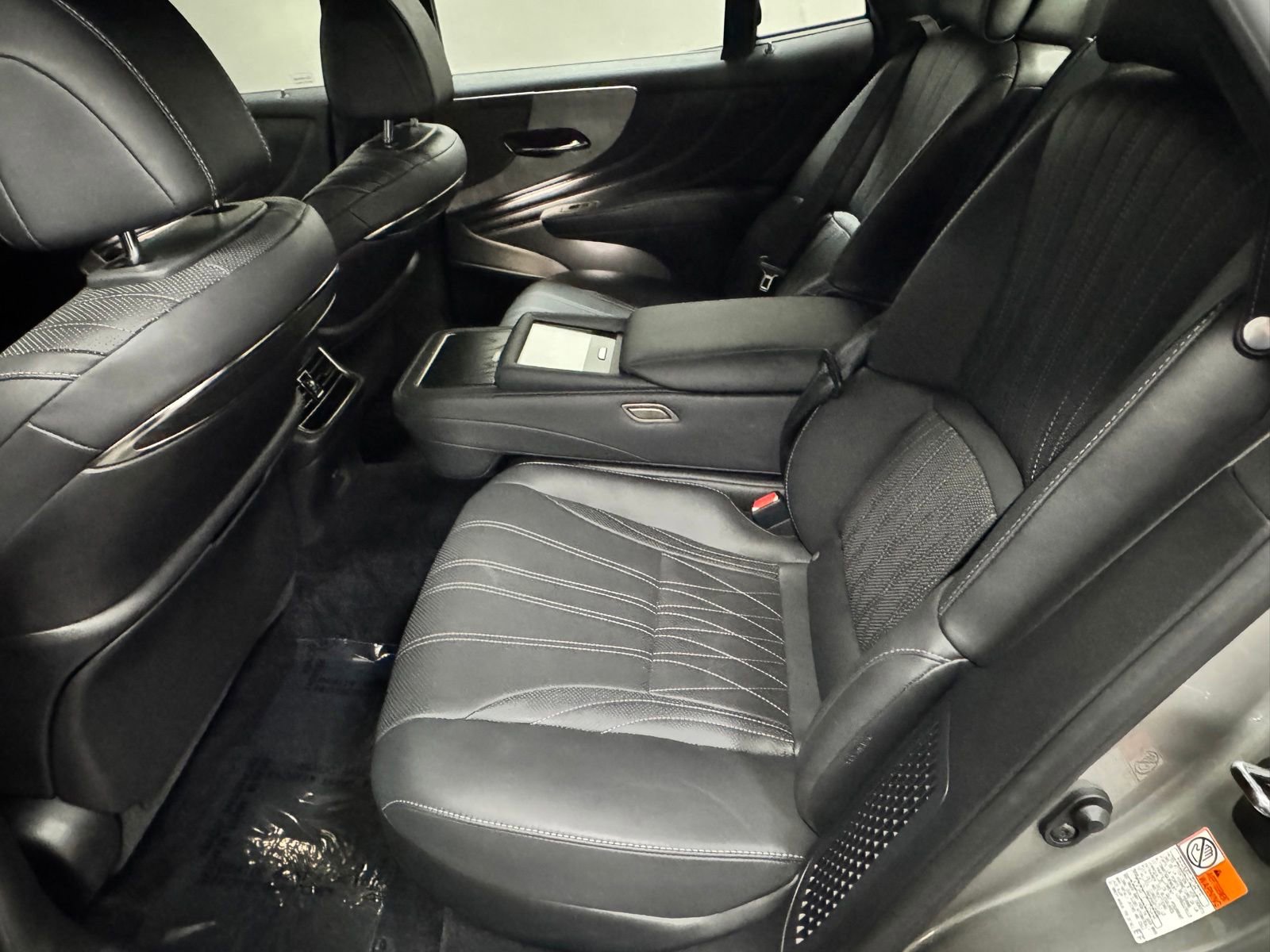 Used 2022 Lexus LS 500h AWD w/ Luxury Package image 40