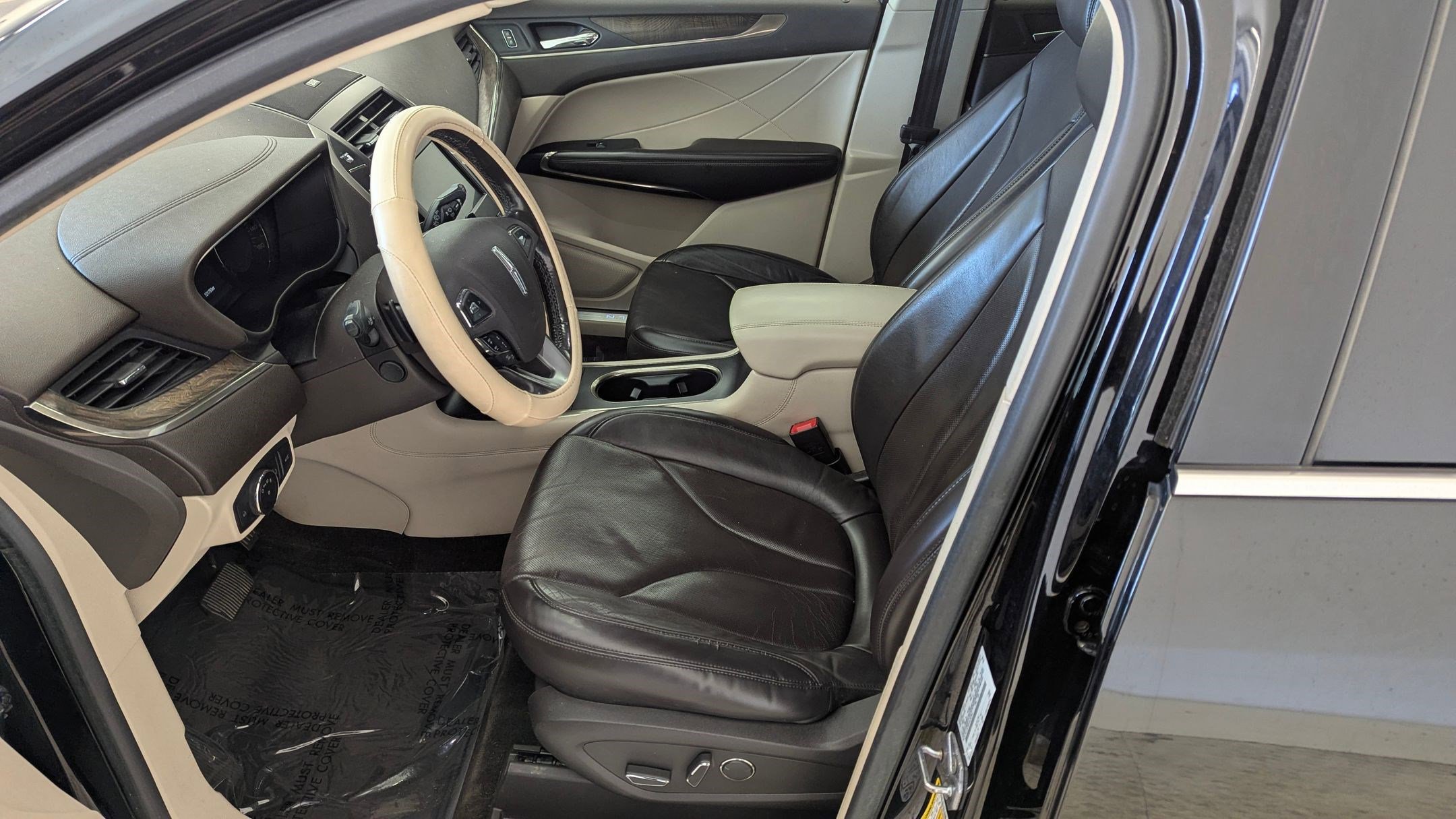 Certified 2019 Ford Expedition Platinum image 5