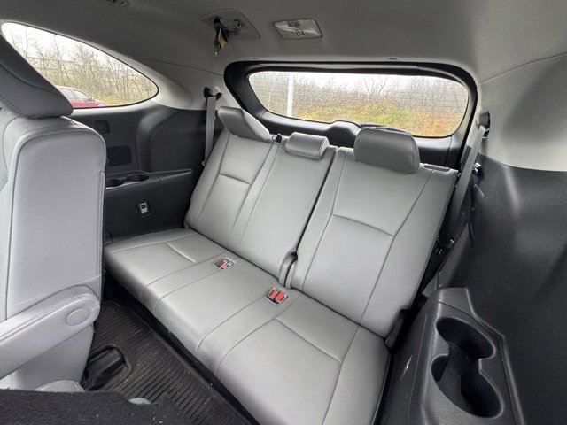 Used 2023 Toyota Highlander Limited image 16