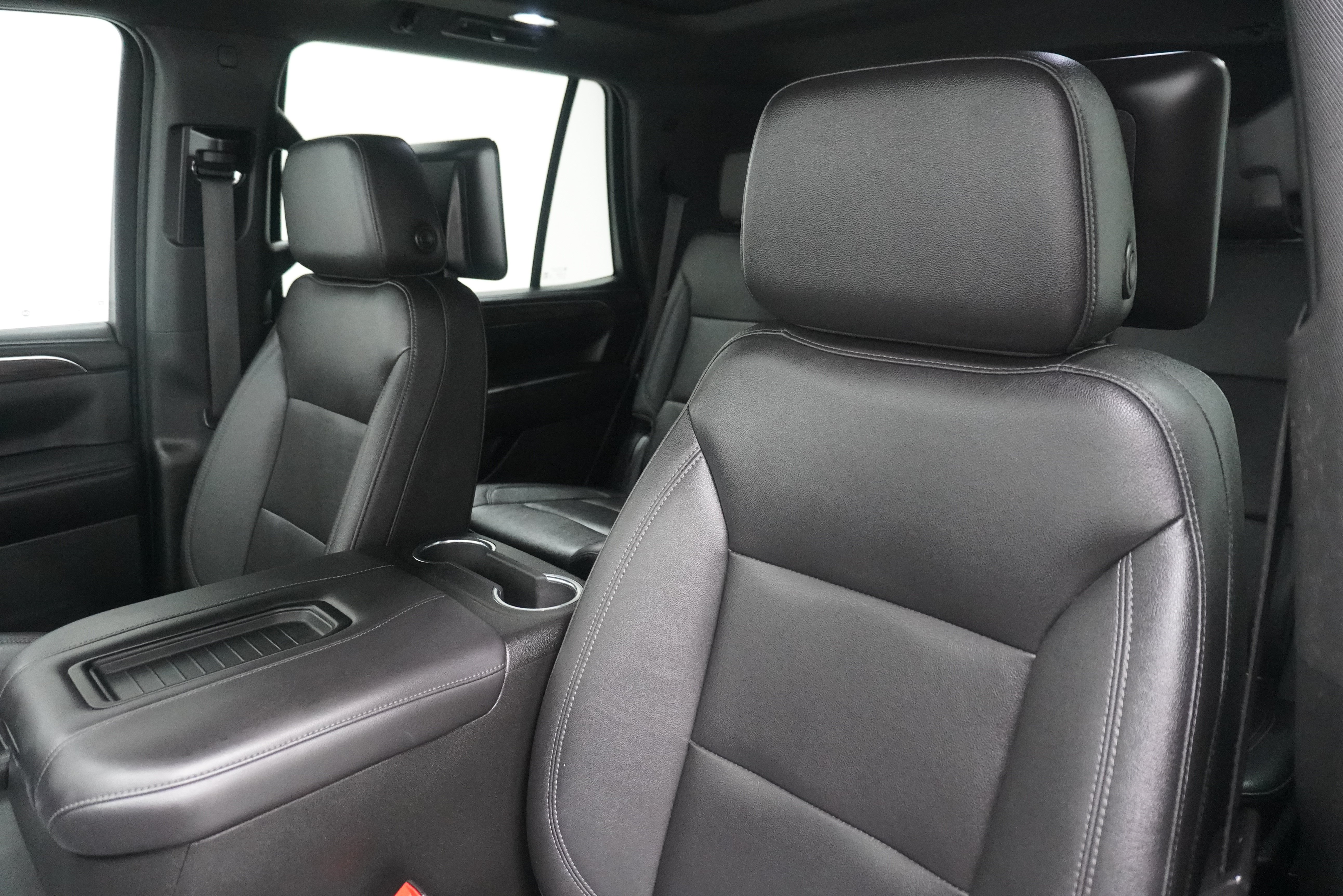 Used 2022 Chevrolet Tahoe LT w/ Luxury Package AWD/4WD image 10