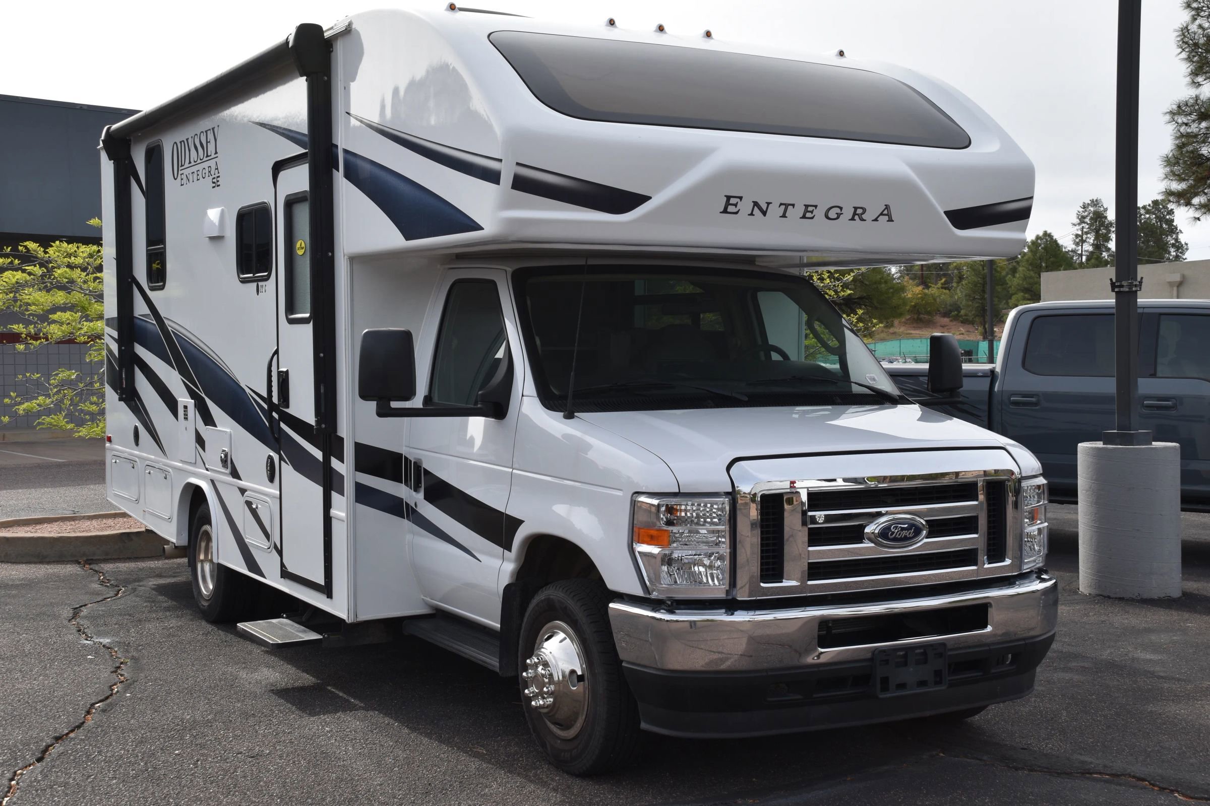 Used 2024 Ford E-450 and Econoline 450 Super Duty w/ Motorhome Prep Package RWD image 2