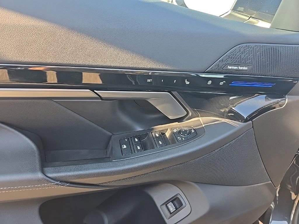 Used 2024 BMW 530i xDrive w/ Premium Package image 28