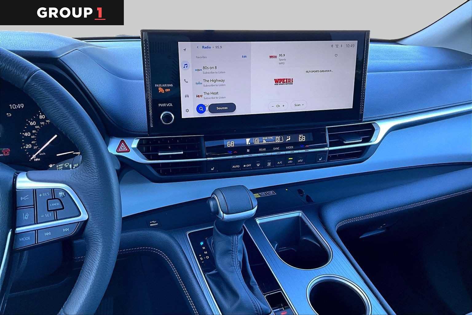 Used 2025 Toyota Sienna XLE AWD/4WD image 7