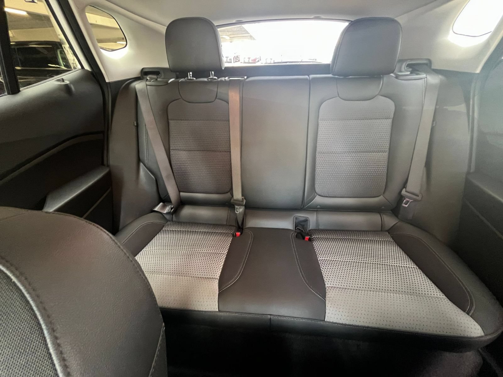 Used 2025 Chevrolet Trax LT FWD image 38