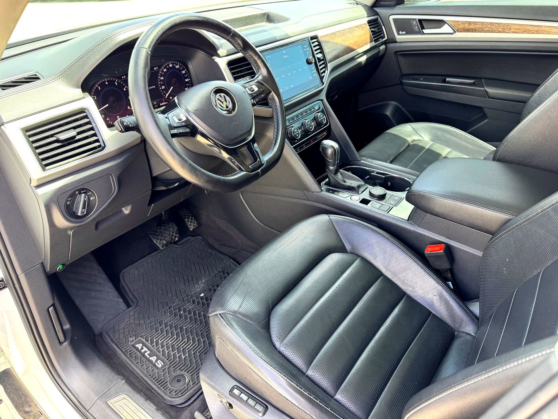 Used 2018 Volkswagen Atlas SEL Premium image 11