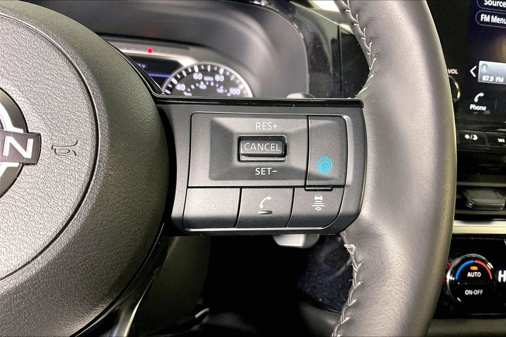 Used 2025 Nissan Pathfinder SL w/ Black Appearance Package image 28