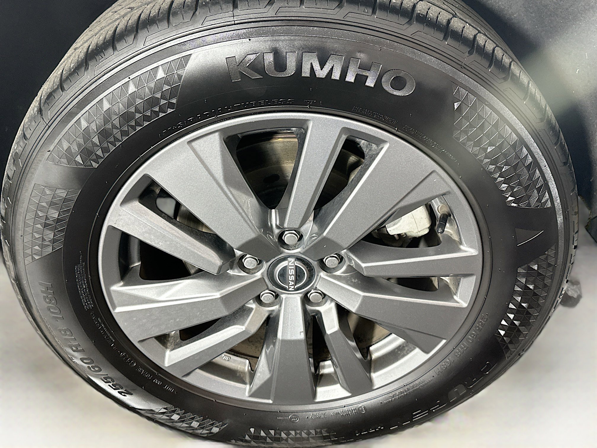 Used 2025 Nissan Pathfinder SV image 11