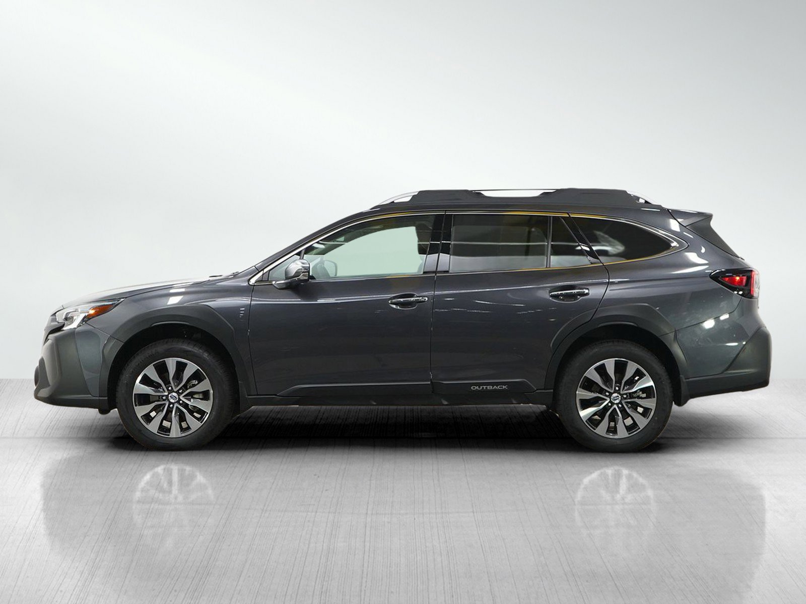 Used 2025 Subaru Outback Touring w/ Popular Package #2 AWD/4WD image 2