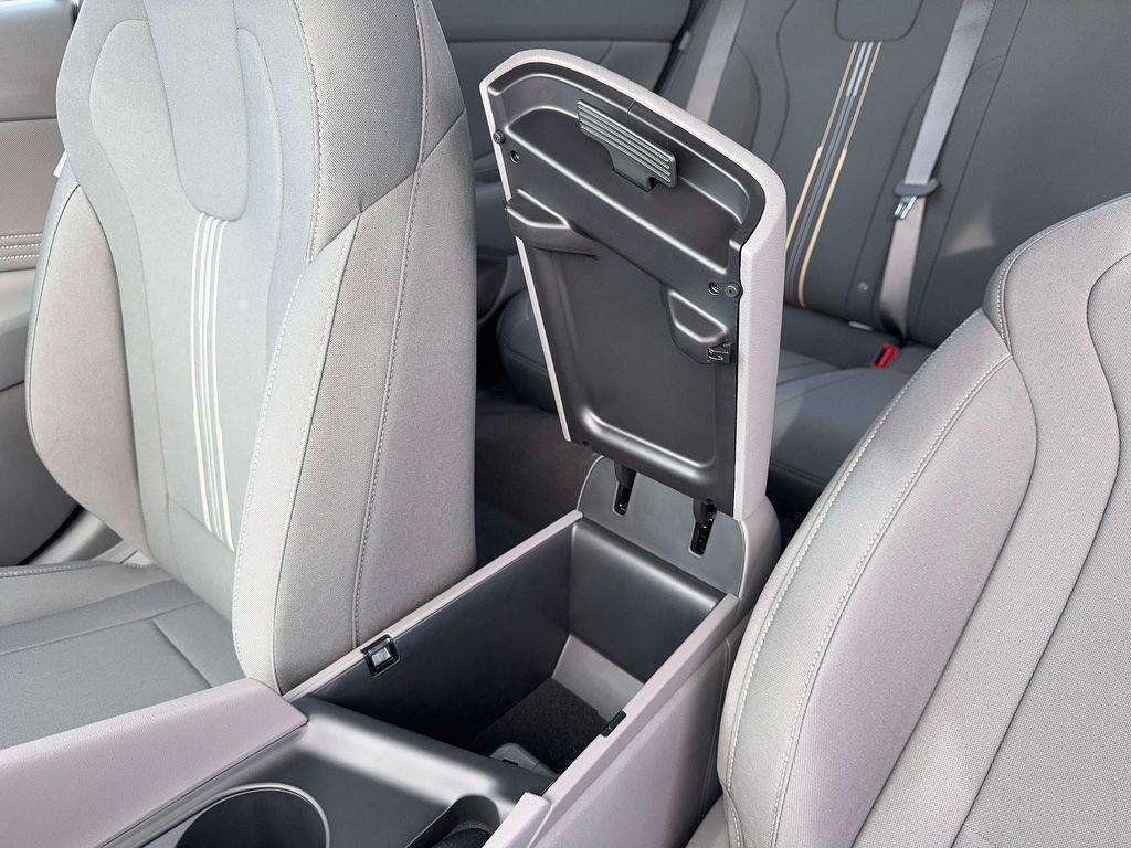 New 2026 Hyundai Elantra Sport FWD image 18