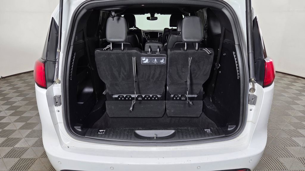 Used 2018 Chrysler Pacifica Touring-L Plus w/ S Appearance Package FWD image 10