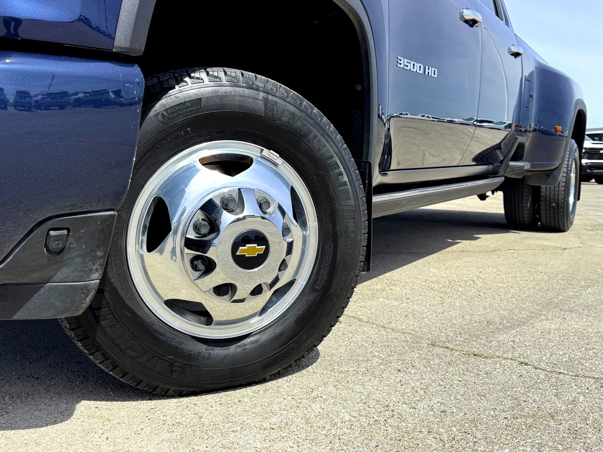 Used 2022 Chevrolet Silverado 3500 High Country w/ Technology Package image 2