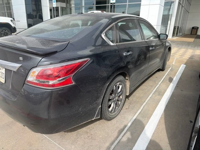 Used 2015 Nissan Altima 2.5 S w/ Sport Value Package FWD image 2