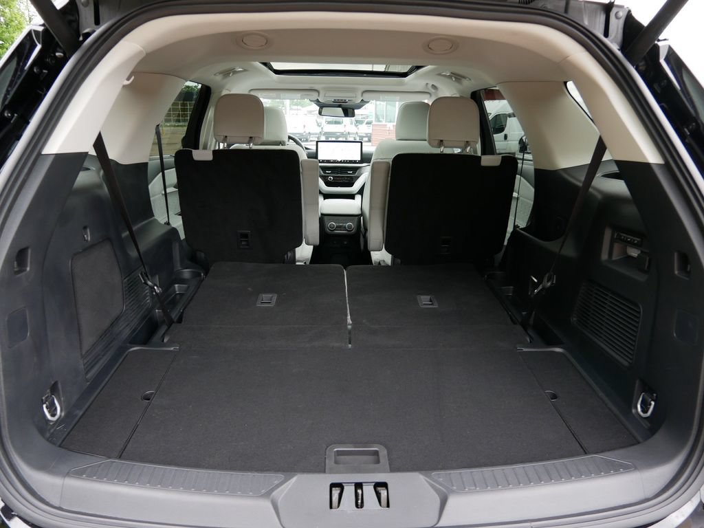 Used 2025 Ford Explorer Platinum w/ Ultimate Package AWD/4WD image 10