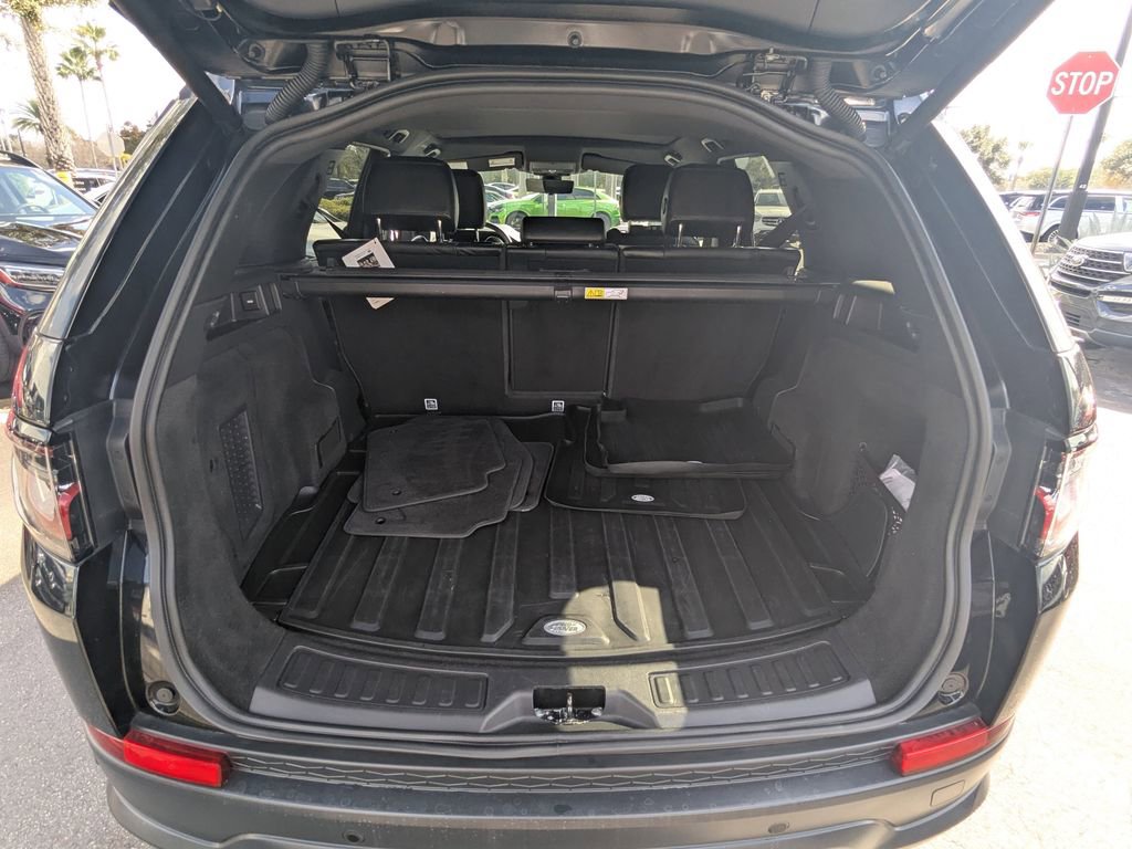Used 2020 Land Rover Discovery Sport SE image 12