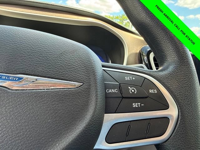 Used 2017 Chrysler Pacifica Touring FWD image 29