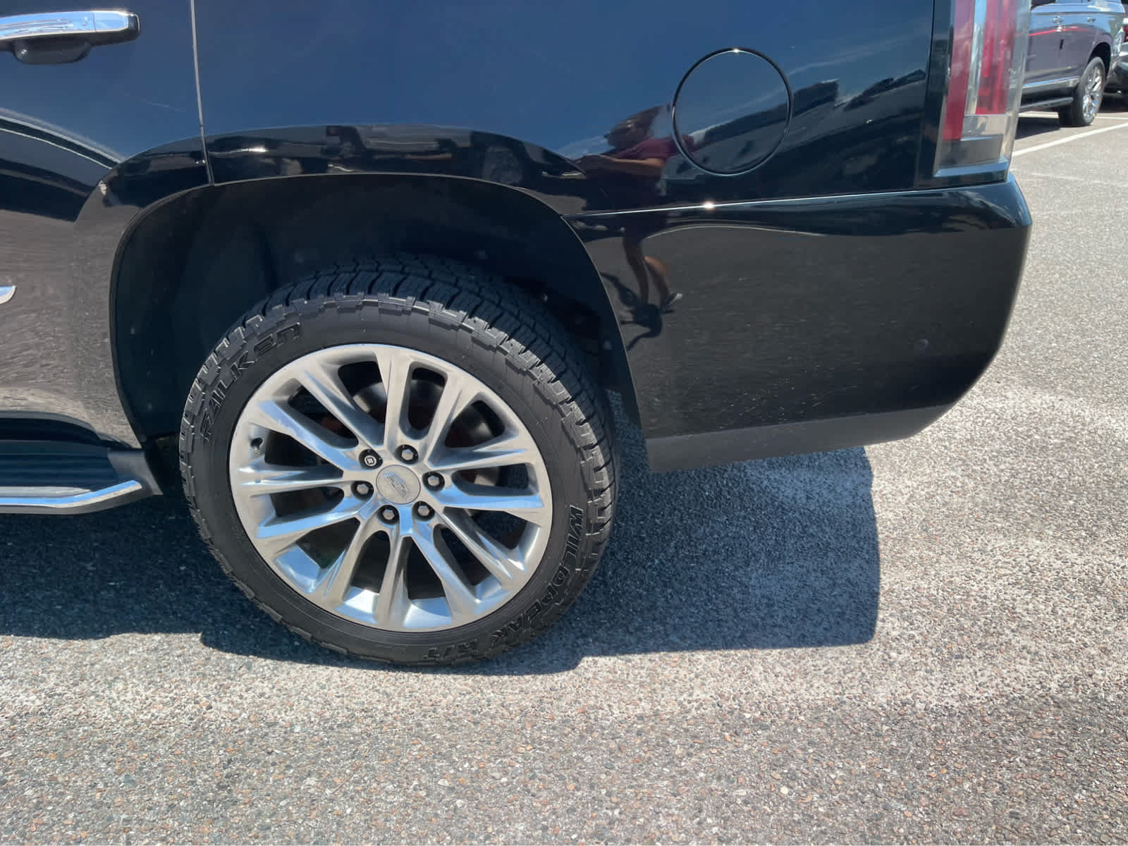 Used 2017 Cadillac Escalade Premium Luxury AWD/4WD image 16