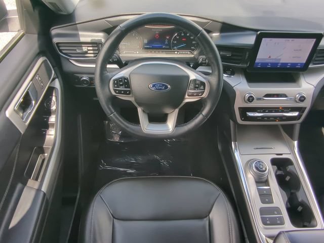 Certified 2022 Ford Explorer XLT w/ Equipment Group 202A RWD image 16