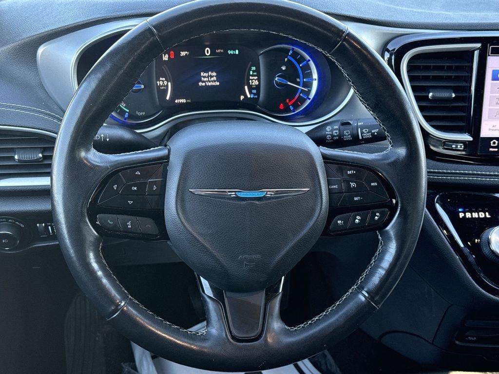 Used 2021 Chrysler Pacifica Touring w/ Uconnect Theater Family Group image 11