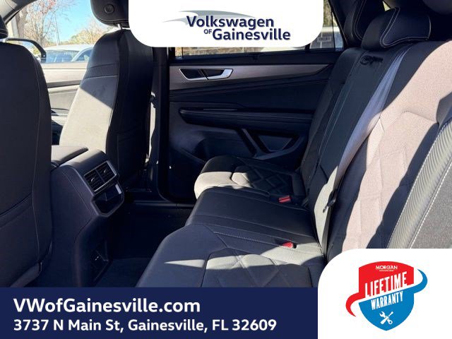 Used 2025 Volkswagen Atlas Cross Sport SE image 12