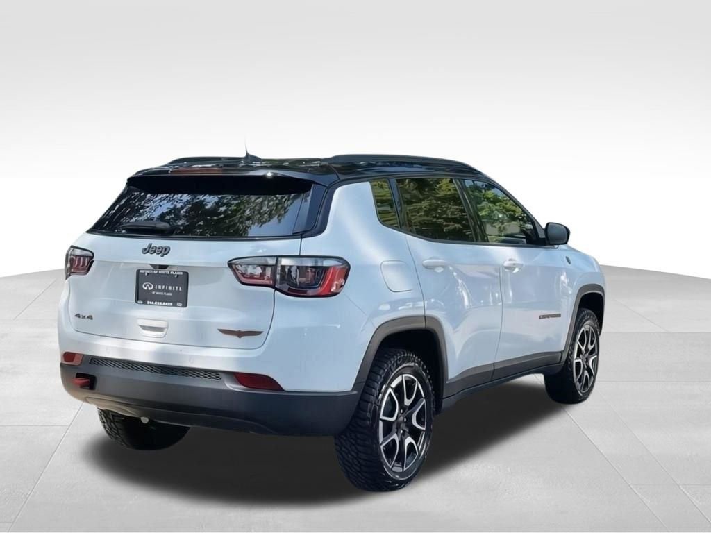 Used 2024 Jeep Compass Trailhawk image 4