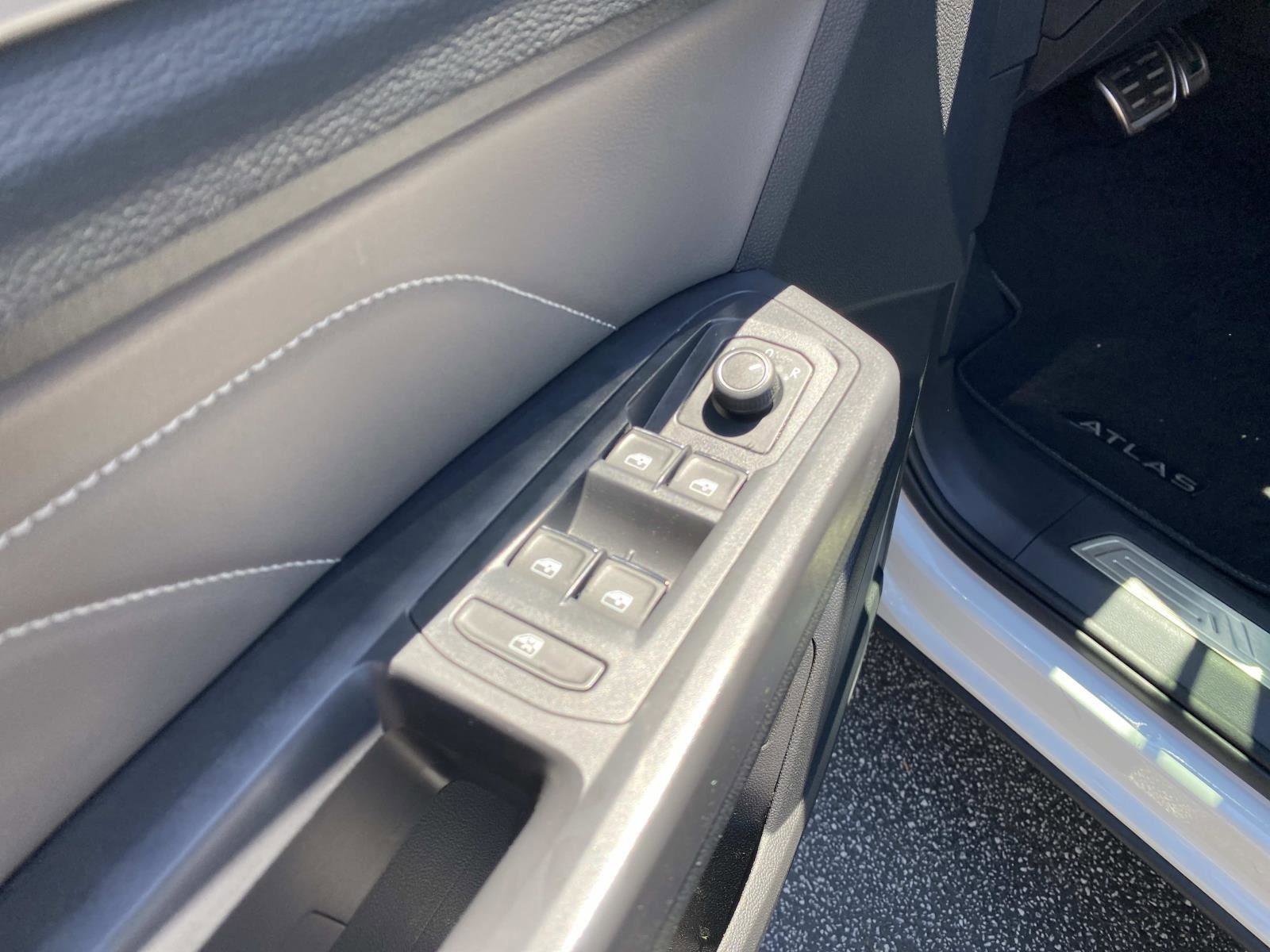 Used 2021 Volkswagen Atlas SE w/ Panoramic Sunroof Package image 23