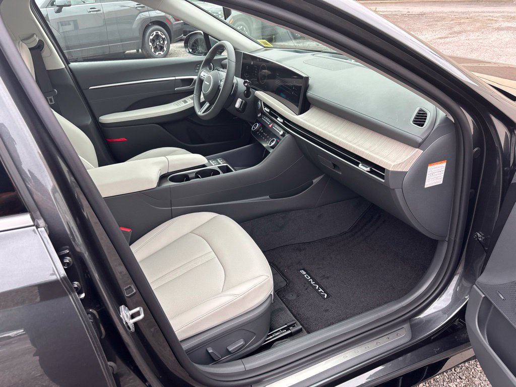 New 2026 Hyundai Sonata Limited FWD image 18