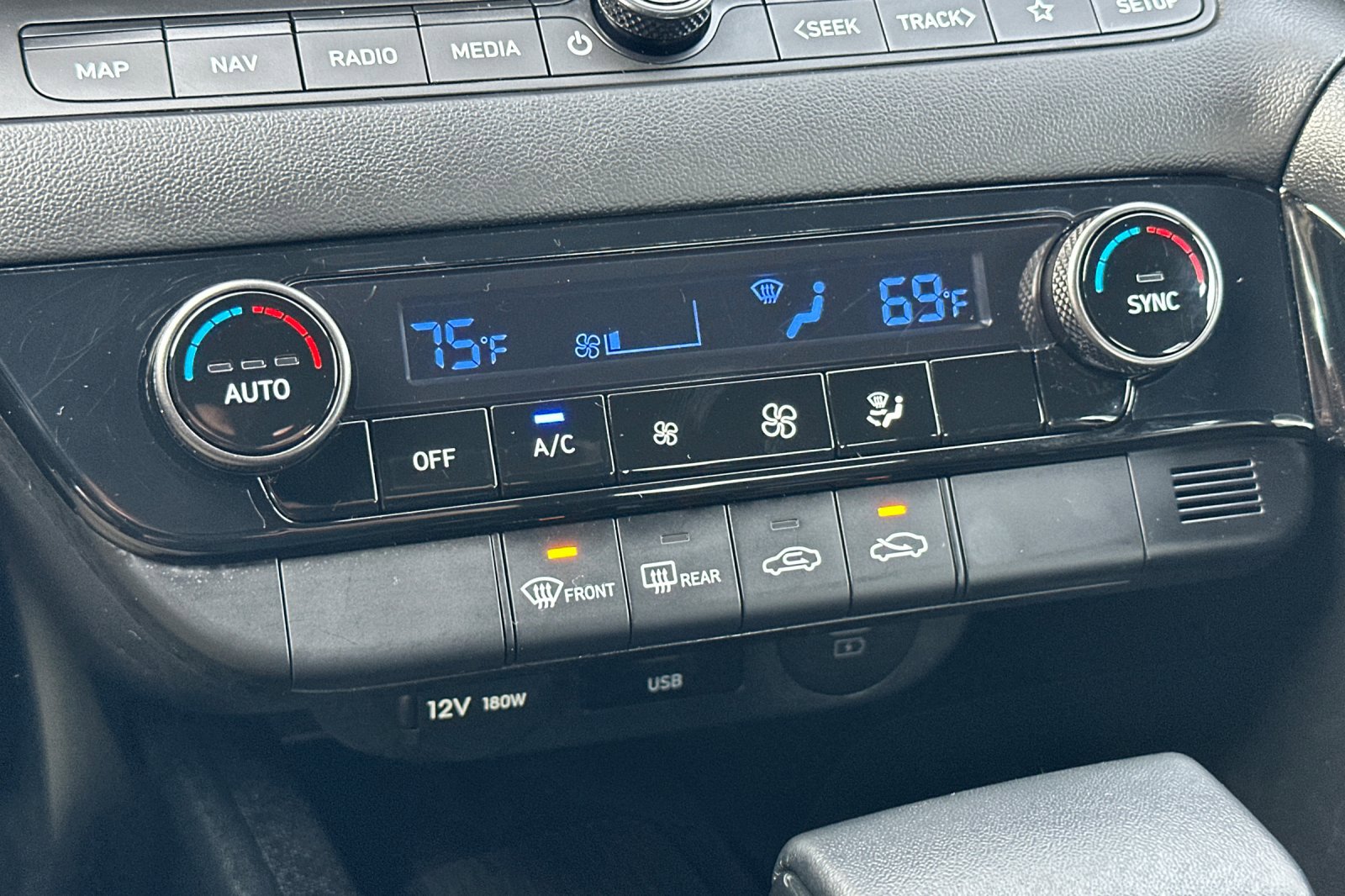 Certified 2025 Hyundai Elantra SEL image 20