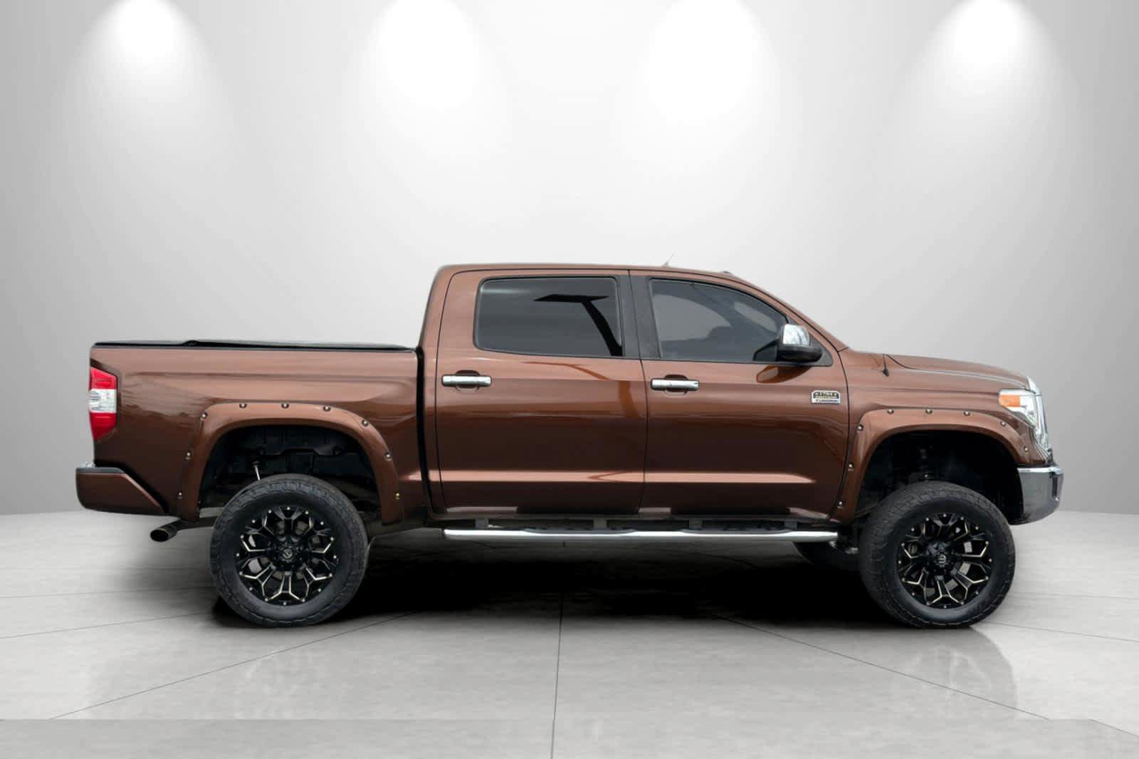 Used 2017 Toyota Tundra 4x4 CrewMax image 8