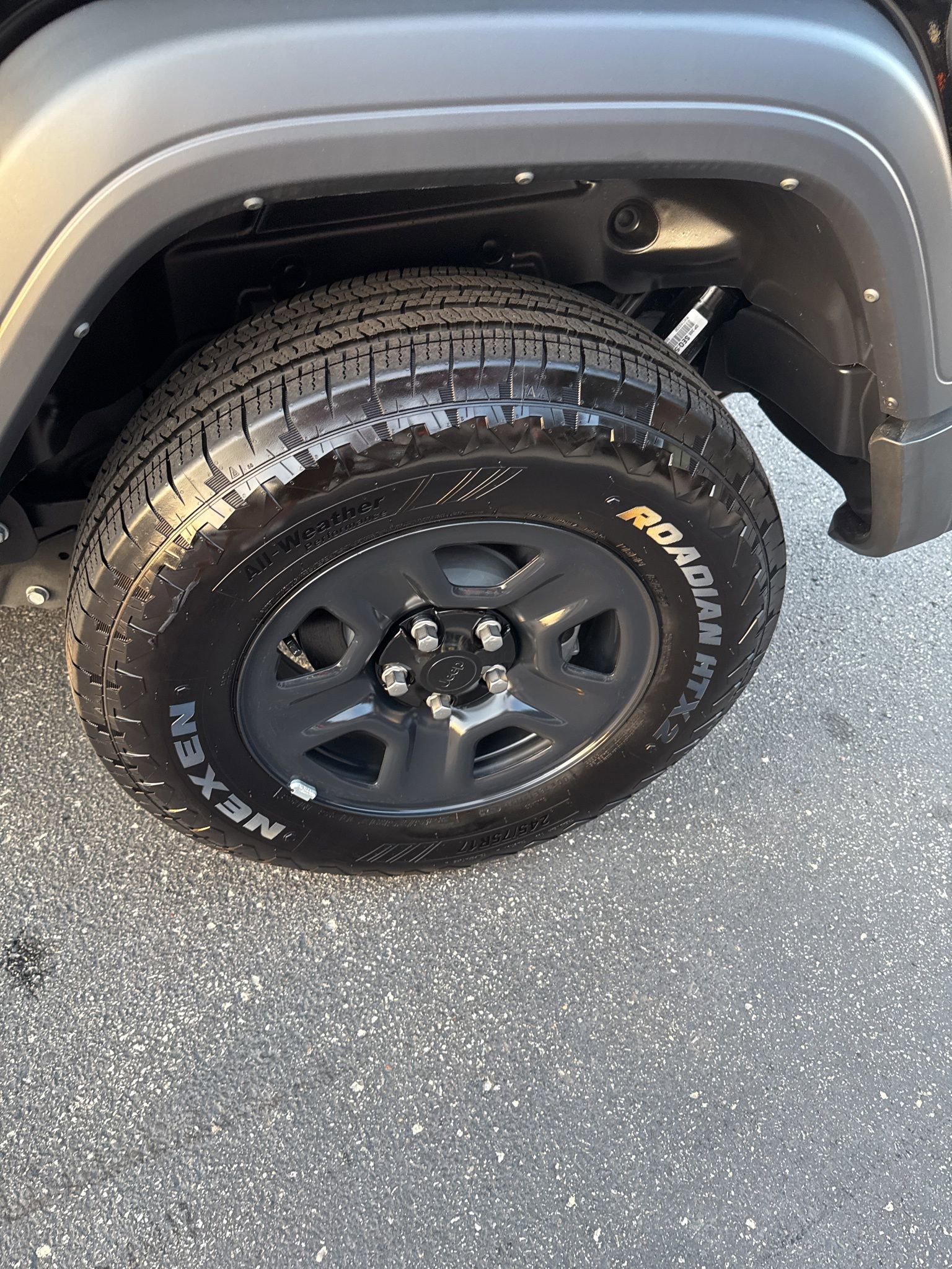 Used 2024 Jeep Wrangler Sport image 27