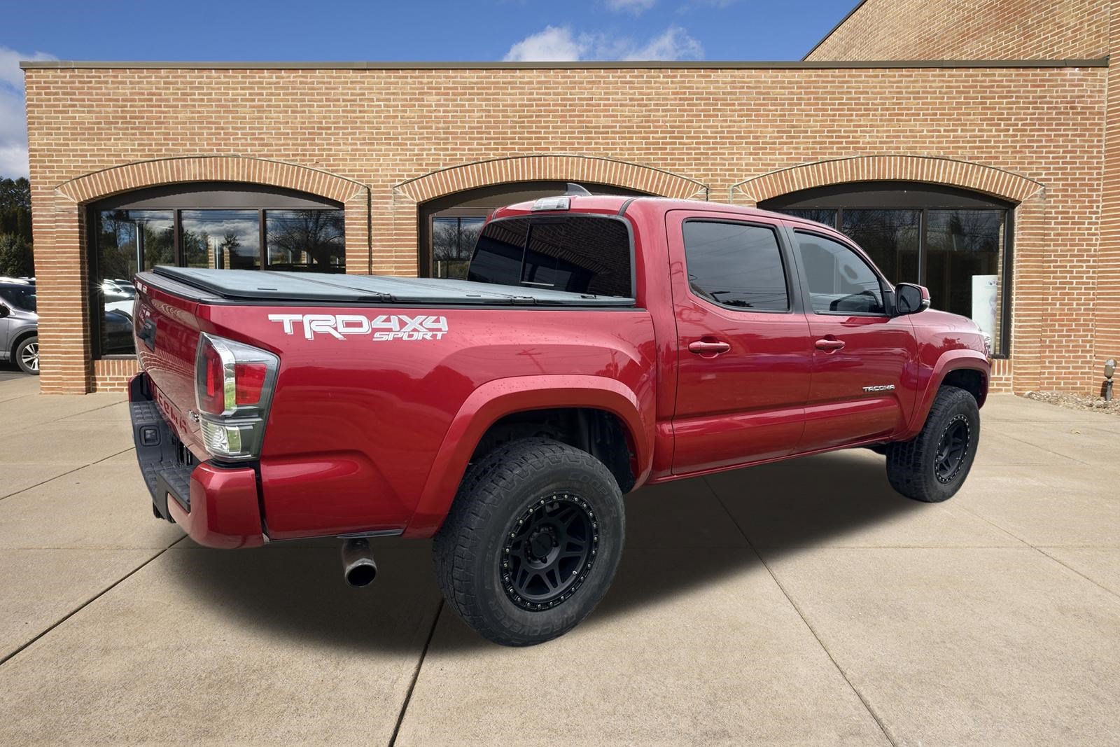 Used 2020 Toyota Tacoma TRD Sport AWD/4WD image 3