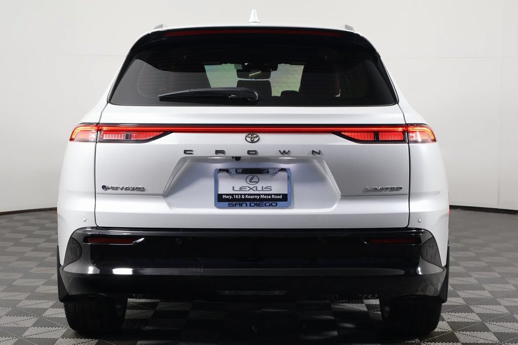 Used 2025 Toyota Crown Signia w/ Advanced Technology Package AWD/4WD image 5