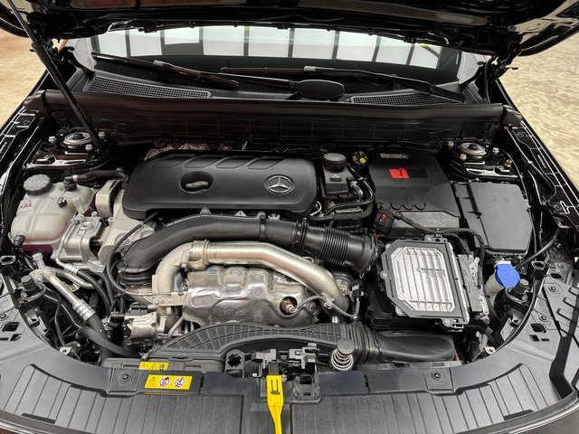 Used 2025 Mercedes-Benz GLB 250 4MATIC image 27